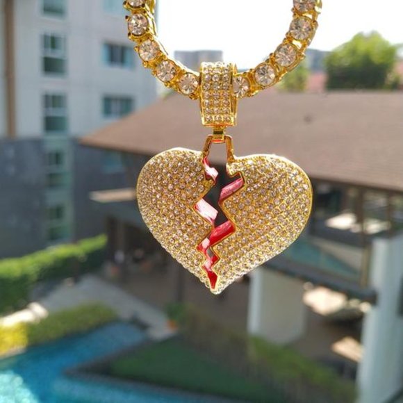 [LAST DAY SALE] Iced Out Heartbreak Pendant Chain - Picture 3 of 5